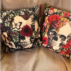 Skullhead and floral pillow cover and inserts